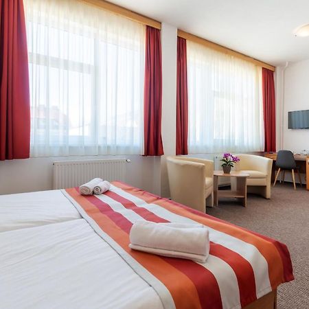 Fordan Hotel Pécs Exterior foto